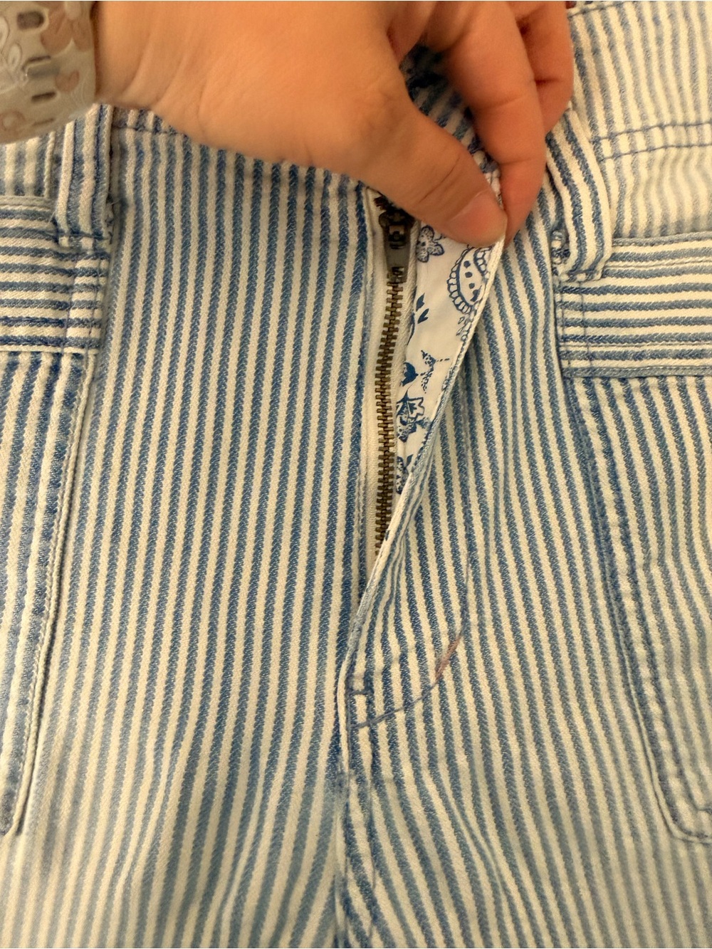 Anthropologie Pilcro Striped High-Rise Utility Patch Pocket Crop Jeans Size 28 - Picture 4 of 10